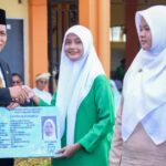 Gubernur Ansar Serahkan KTP-El kepada Siswa, Upaya Wujudkan Satu Data dan Penuhi Hak Konstitusi