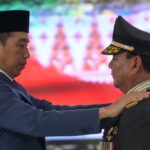 Presiden Jokowi Anugerahkan Jenderal Bintang Empat kepada Prabowo