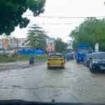 Akses Jalan Utama Simpang Frangky Batam Center Berubah Jadi Kubangan