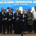 Sambangi BP Batam, Khofifah Indar Parawansa Lantik Ikatan Alumni UNAIR Kepri