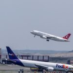 Pesawat Kargo Boeing 767 Milik FedEx Airlines Mendarat di Bandara Istanbul Tanpa Roda Depan