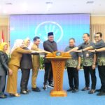 Dinas Kesehatan Gandeng BPJS Kesehatan Serahkan Sertifikat Universal Health Coverage Kabupaten Bintan 2024