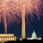 Warga AS Rayakan 4 Juli dengan Parade, Kembang Api dan Memasak