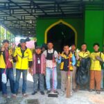 Gerakan Peduli Masjid, Driver Maxim di Tanjungpinang Lakukan Bersih-Bersih Masjid