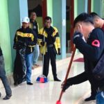 Rayakan HUT Kemerdekaan RI, Maxim Batam-Tanjungpinang Bersih Bersih Pantai dan Masjid