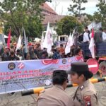 Jalanan Kota Batam dan Komplek Perumahan Penuh Sampah, Mahasiswa Demo Kantor Walikota!