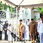 Jenazah Mantan Walikota Batam H. Nyat Kadir Dilepas Muhammad Rudi