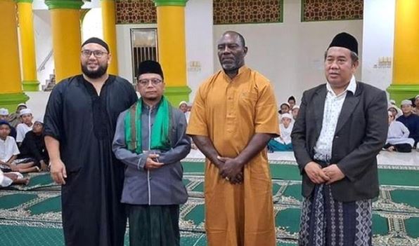 Mantan Bintang Persebaya Jacksen F Tiago Kini Peluk Agama Islam