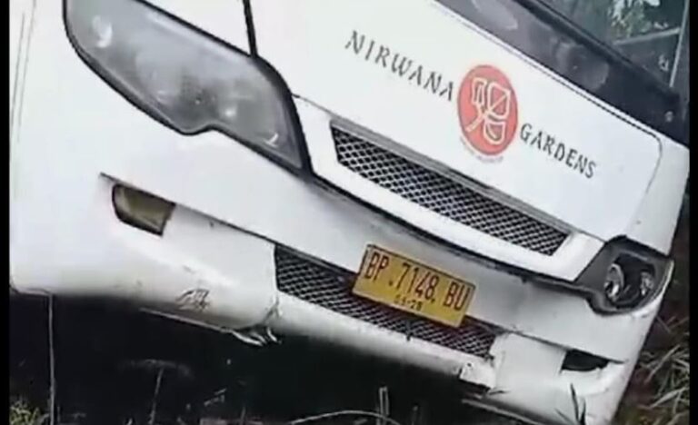 Bus Nirwana Garden Kecelakaan di Teluk Sebong Lagoi Bintan, Seorang Pemotor Luka Serius