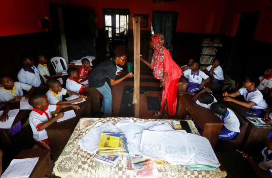 Sampah Plastik Jadi Alat Tukar Biaya Sekolah di Lagos, Nigeria