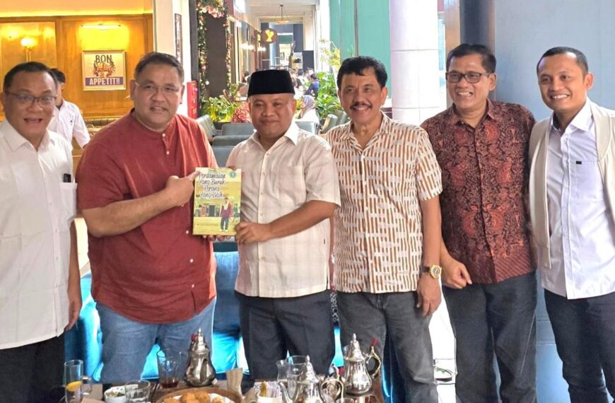 Sugiat Santoso Puji ‘Perdamaian yang Buruk, Perang yang Baik’ Karya Teguh Santosa