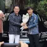 Gaji STY Setahun Setara dengan 10 Unit Toyota Alphard