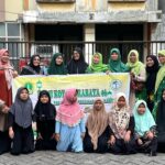 MI Mambaul Ulum Surabaya Berbagi Takjil dalam Safari Ramadhan sebagai Wujud Rasa Syukur