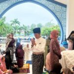 Shalat Idul Fitri Berlangsung Khidmat, Amsakar Terima Warga dalam Acara Open House