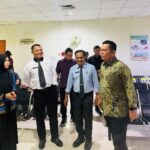 Ingin Pelayanan Pasien Maksimal, Gubernur Ansar Tinjau Langsung Progres Perbaikan AC Central di RSUD Raja Ahmad Tabib