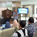 Pakar Komunikasi Dr Aqua Dwipayana Ingatkan Para Pegawai Jasa Raharja Melayani dengan Hati