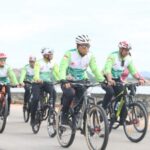 Kapolda Kepri Irjen Pol Asep Safrudin Bersama Masyarakat Karimun Antusias Ikut Fun Bike HUT Bhayangkara ke-79