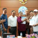 Disaksikan Dewan Pers, PWI Akhirnya Tandatangani Panitia Bersama Kongres Persatuan