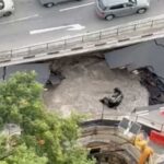 Lubang Muncul di Tanjong Katong Road South Singapura, Mobil Terperosok!