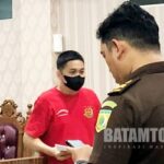 Hakim PN Batam Vonis Bos Penyelundup 100 iPhone Lebih Ringan dari Kurirnya