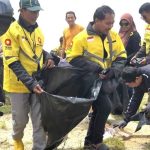 Rayakan HUT ke-80 RI, Maxim Gelar Aksi Bersih Pantai di Kepri