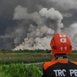 Gunung Semeru Waspada, Ratusan Warga Mengungsi Karena Risiko Erupsi