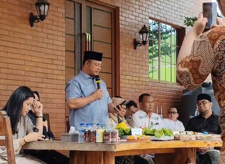 Ketua DPRD Kepri Iman Sutiawan Rayakan Ulang Tahun dengan Pembacaan Puisi “Doa dari Seberang Samudera”