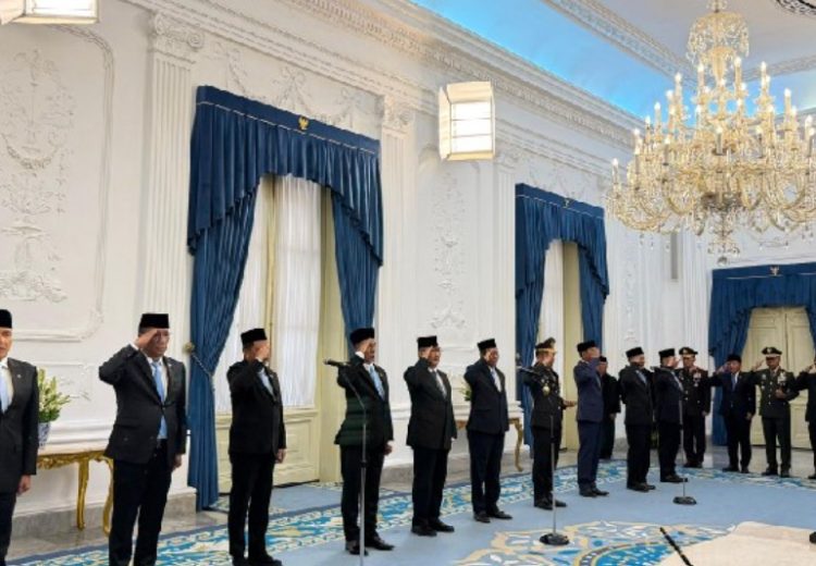 Prabowo Resmi Lantik Sepuluh Anggota Tim Reformasi Polri di Istana