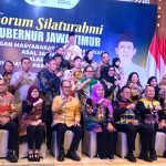 Gubernur Khofifah Sumringah Bisa Silaturahmi dengan Warga Asal Jatim di Batam