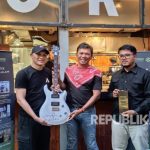 Andra Dewa 19 Dan Ari Yami Serahkan Hasil Lelang Untuk Bantu Korban Bencana Sumatera