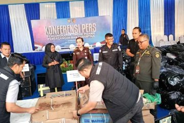 Polda Kepri Gagalkan Penyelundupan 5.037 Kotak Daging Ilegal dari Singapura, Dua Orang Jadi Tersangka