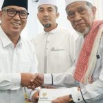 Wagub Nyanyang Safari Ramadan di Dua Masjid Batam, Serahkan Bantuan untuk Yatim dan Dhuafa 