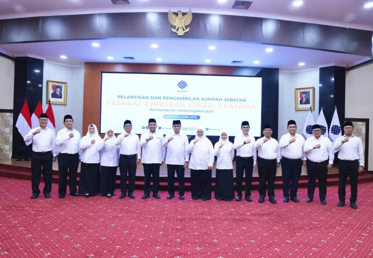 Lantik 12 Pejabat, Menaker: Jabatan Bukan Sekadar Posisi, Layanan Publik Harus Jadi Prioritas