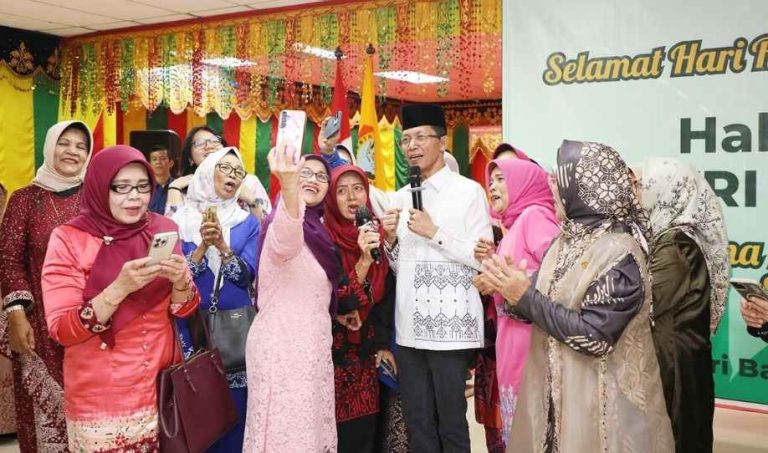 Amsakar Achmad Hadiri Halalbihalal PWRI Batam, Tekankan Semangat Pengabdian Tak Pernah Usai