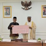 Zayed Foundation Serahkan Bantuan Sekitar USD 190.000 untuk 162 Jemaah Haji Indonesia