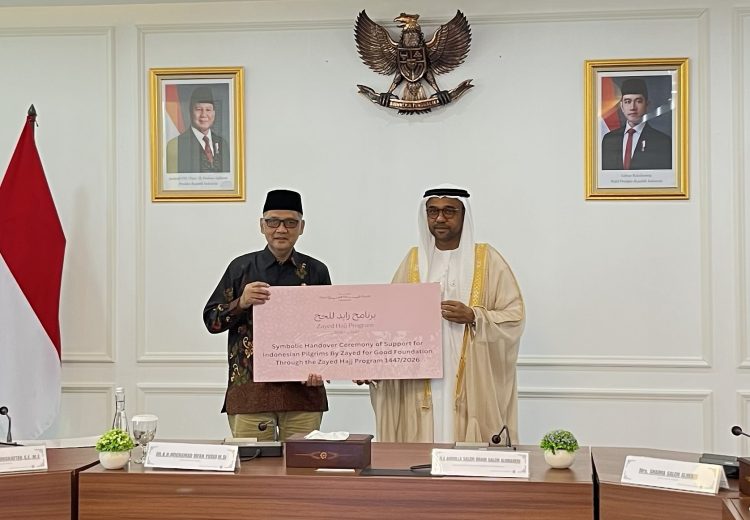 Zayed Foundation Serahkan Bantuan Sekitar USD 190.000 untuk 162 Jemaah Haji Indonesia