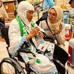 Dea, Perempuan Muda Aceh Layani Haji Lansia Seperti Keluarga