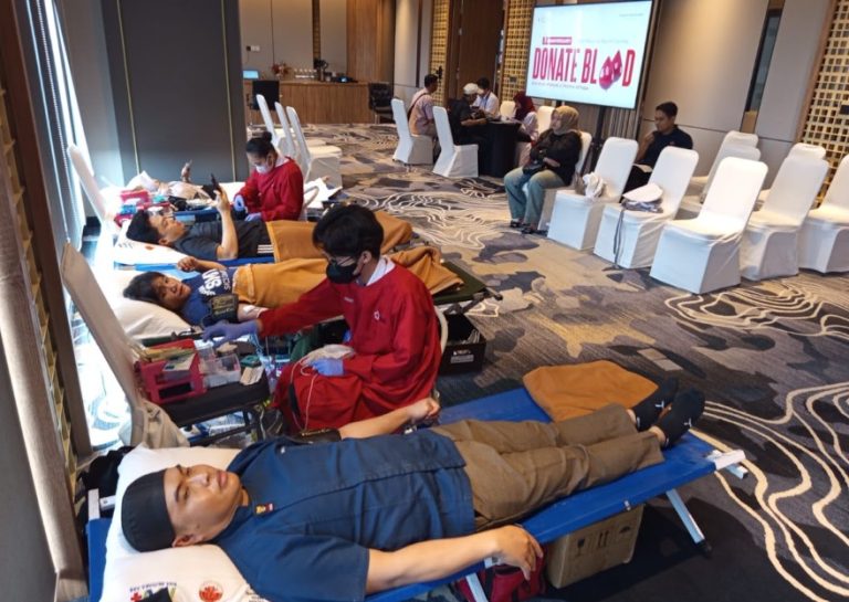 Grand Mercure Batam Centre Rayakan Anniversary Pertama dengan Aksi Donor Darah, Kumpulkan 40 Kantong Darah