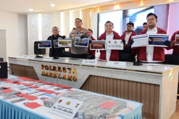 Polresta Barelang Bongkar Judi Online di Rumah Mewah Sukajadi Batam, Sita Uang Tunai Rp 1 Miliar
