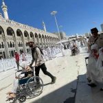 Petugas Haji Sigap Sediakan Kursi Roda untuk Jemaah Lansia di Makkah