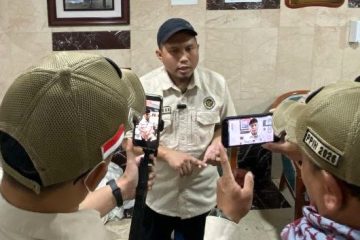 Kisah Haru di Balik Layanan Sepenuh Hati Petugas Landis Madinah