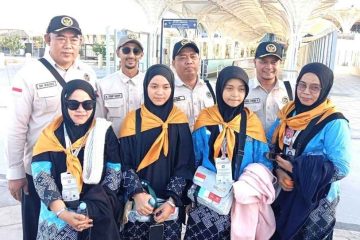 Lima Jam Tertahan di Imigrasi, Dua Haji Remaja Kalteng Ini Akhirnya Tersenyum