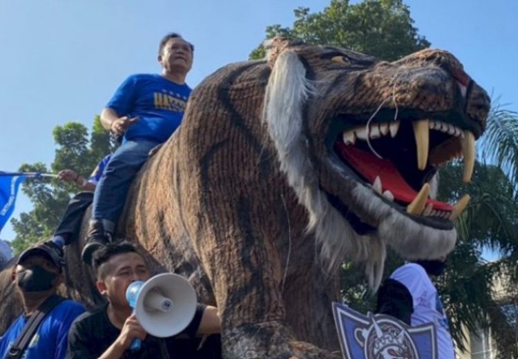 Maung Raksasa Bomber Meriahkan Konvoi Persib Juara di Asia Afrika