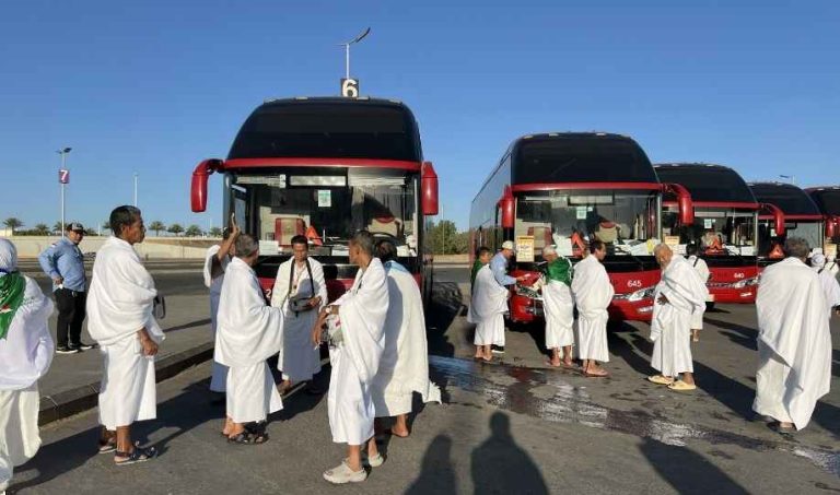 Jemaah Haji Kloter 1 Embarkasi Batam Tinggalkan Madinah Menuju Mekkah