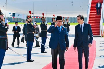 Prabowo Dijadwalkan Salat Iduladha Bersama WNI di Paris