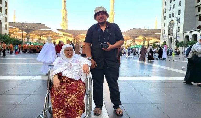 Tarian Ribuan Merpati, Rayakan Ulang Tahun Ulin-Anisah di Halaman Masjid Nabawi