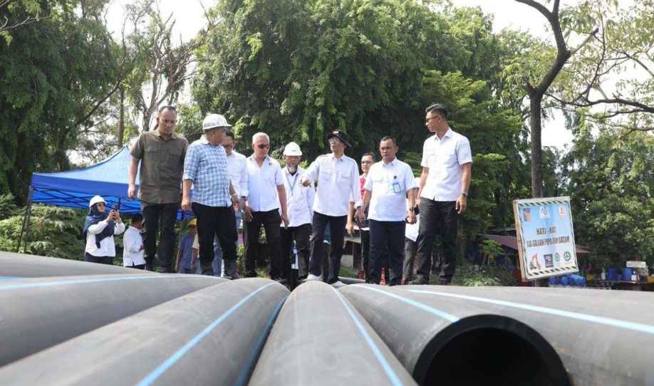 Amsakar Achmad Tinjau Pengerjaan Pemasangan Jaringan Pipa Distribusi Air Minum
