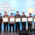 Komitmen dan Konsisten Melestarikan Bahasa Melayu, Kemendikdasmen RI Berikan Penghargaan Kepada Bupati Karimun
