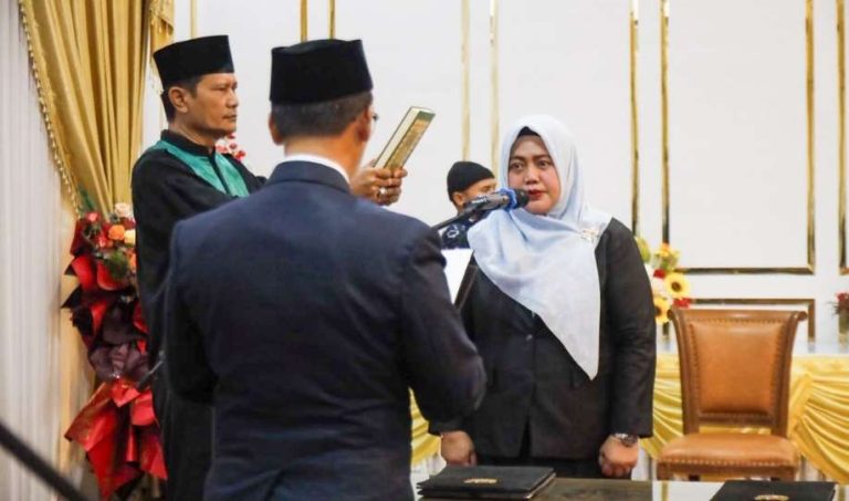 Bupati Karimun Lantik Liza Bharlyantie Hilsya sebagai Dirut PT Pelabuhan Karimun Periode 2026-2031