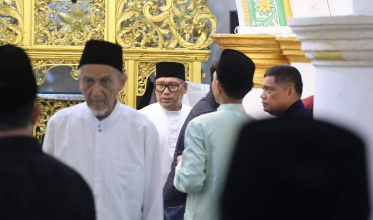 Wagub Nyanyang Salat Jumat di Masjid Raya Sultan Riau Penyengat, Pererat Silaturahmi Bersama Masyarakat